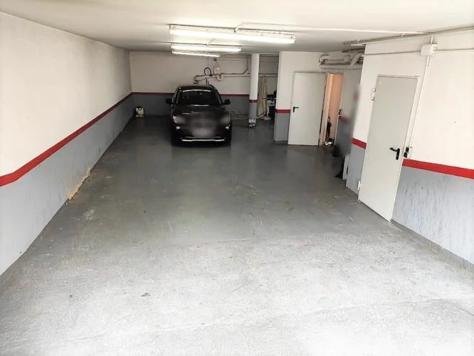 Chalet con piscina y parcela de 1.076 m²