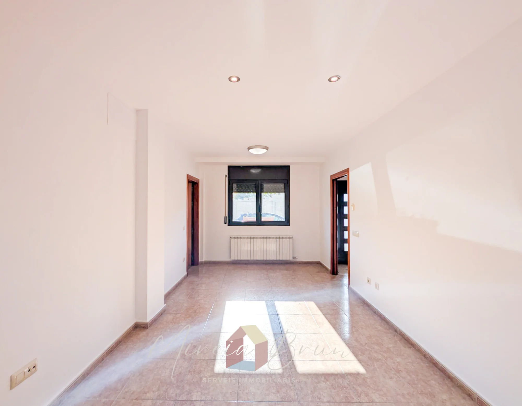 Casa bien conservada en Tona, tres dormitorios