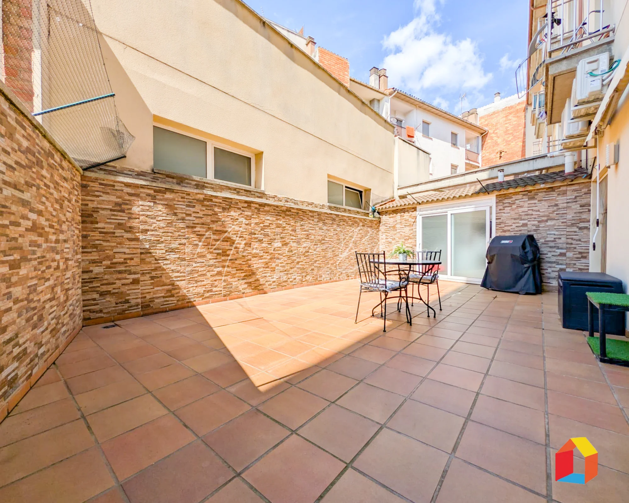 Piso céntrico en Tona con patio privado