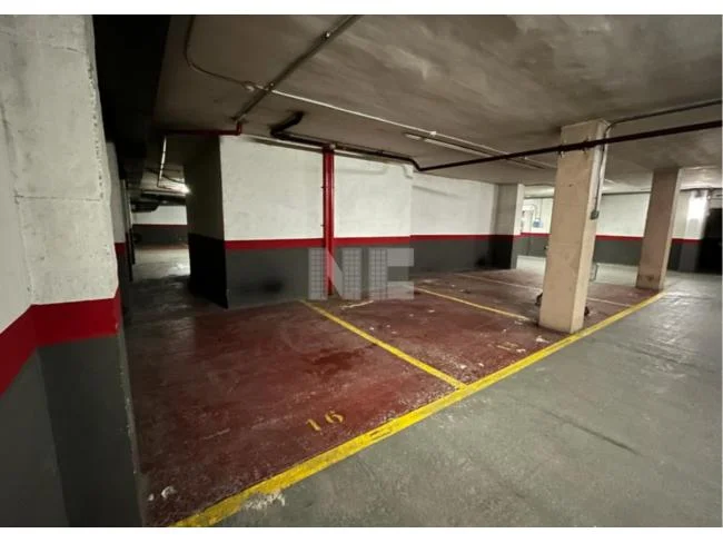 Plaza para moto o coche pequeño