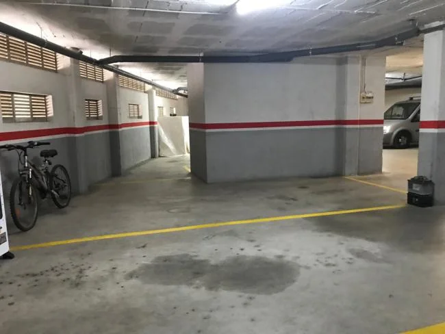 Plaza segura para coche grande en Vilanova