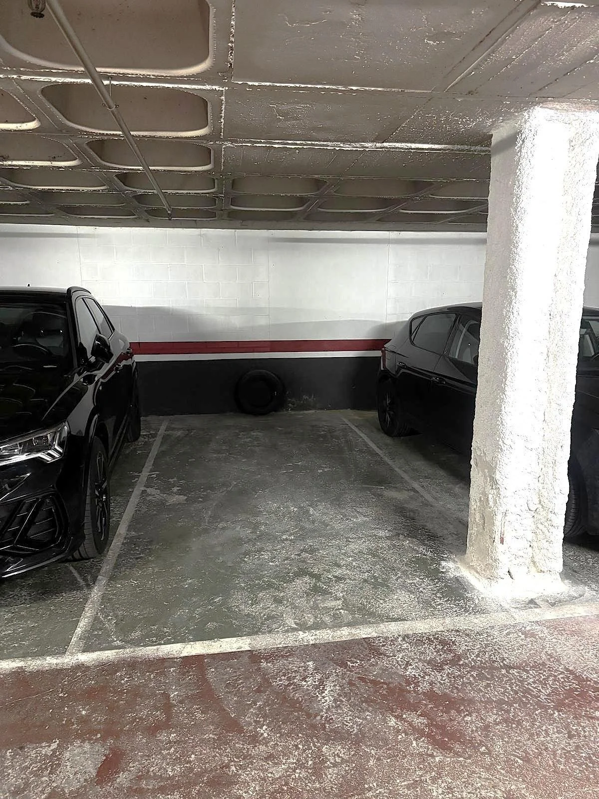 Plaza para coche mediano en Poble-sec