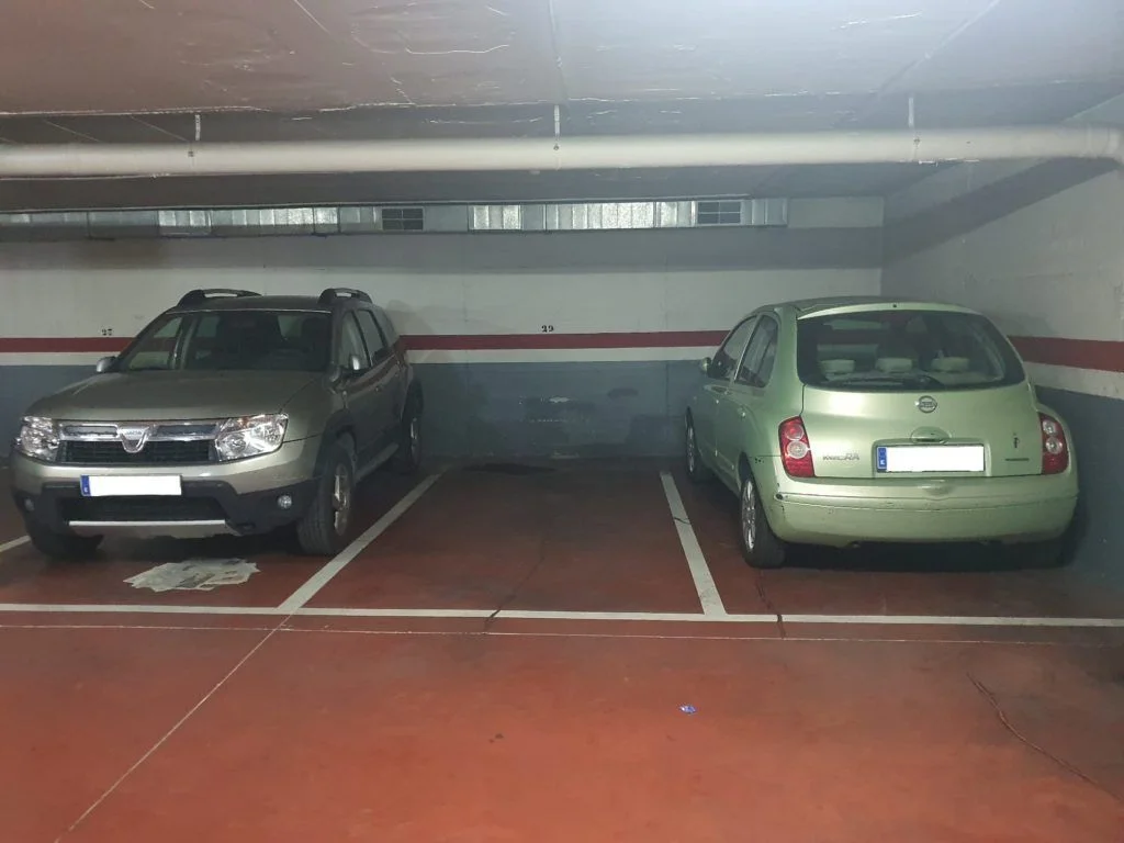 Plaza de aparcamiento para coche pequeño en Canyars