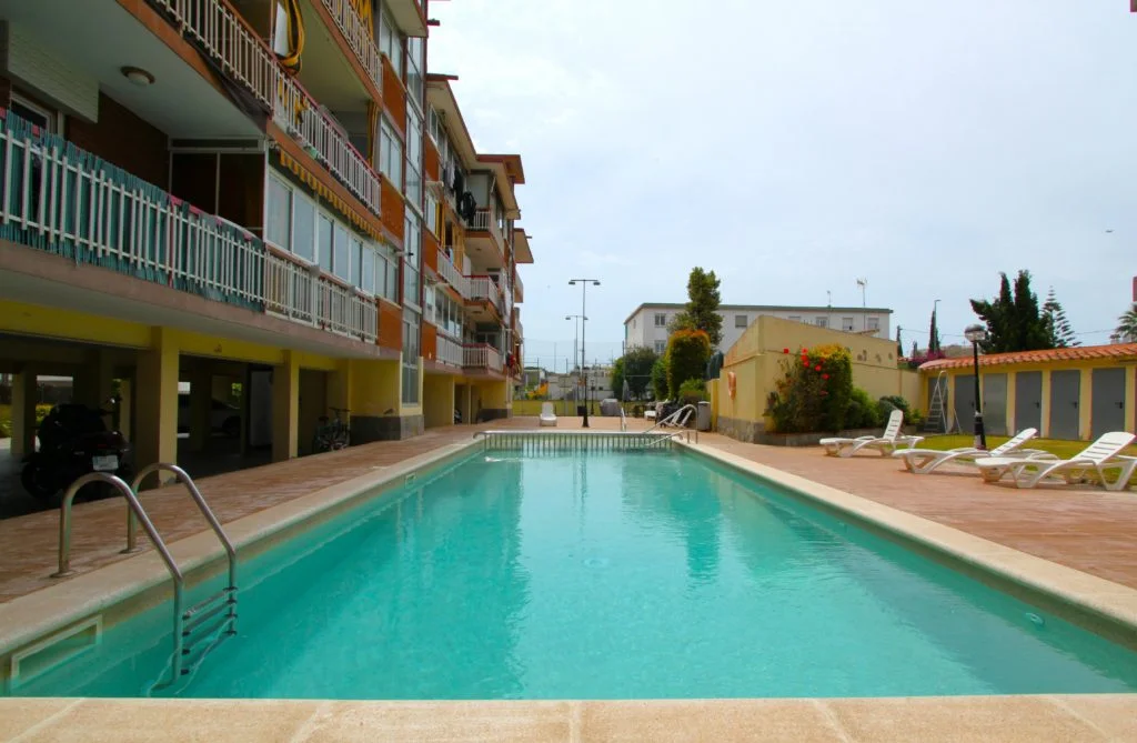 Piso en Can Bou con piscina y tenis