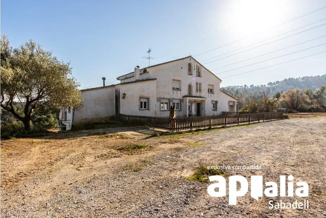 Spacious Sentmenat house, seven bedrooms