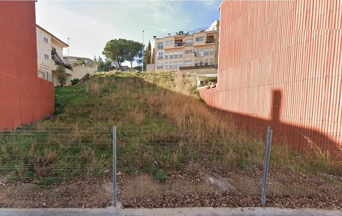 Urban plot with six-home potential
