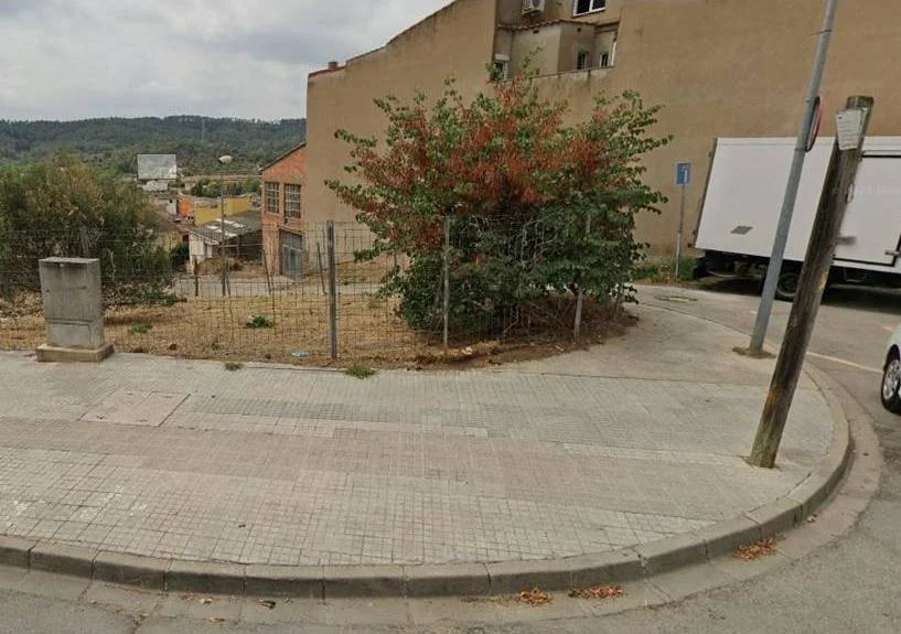 Corner El Padró plot, 207 m²