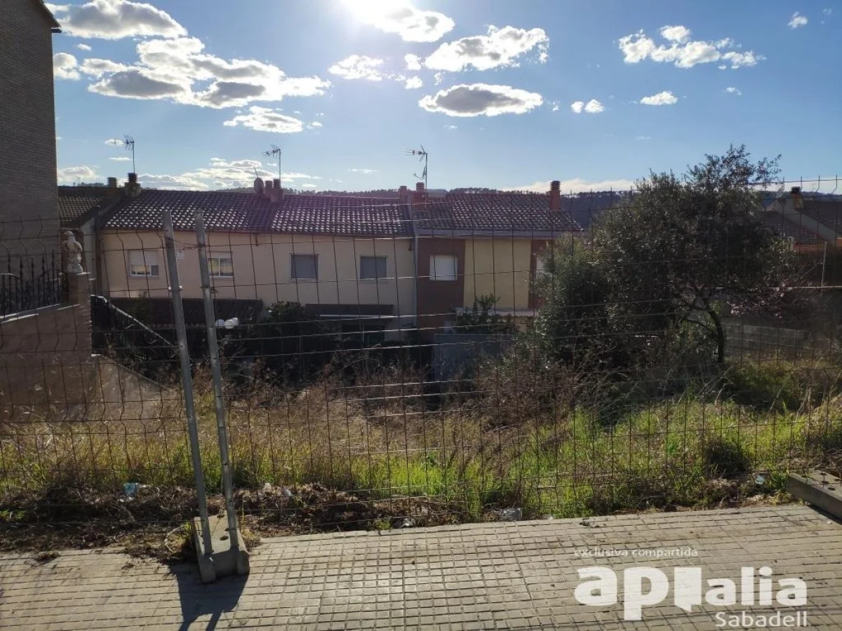 Parcela edificable en El Padró, Sentmenat