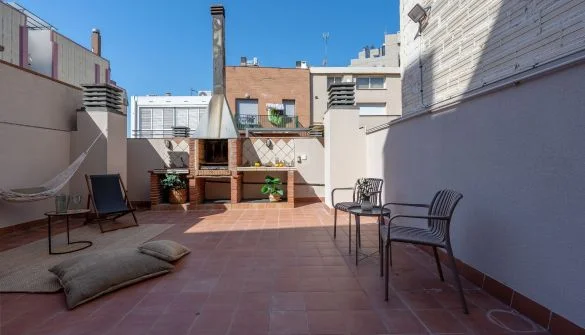 Piso reformado en Casagemes con terraza de 40 m²