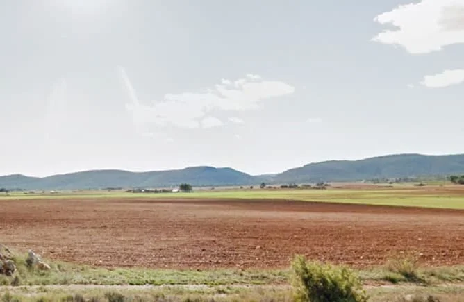 Participación de terreno cerca del centro de Talayuelas