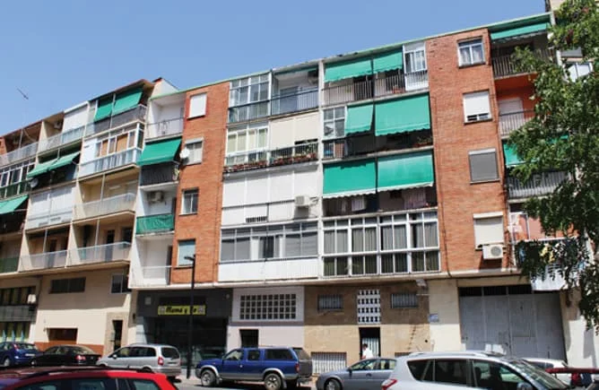 Piso céntrico de nuda propiedad con cuatro habitaciones
