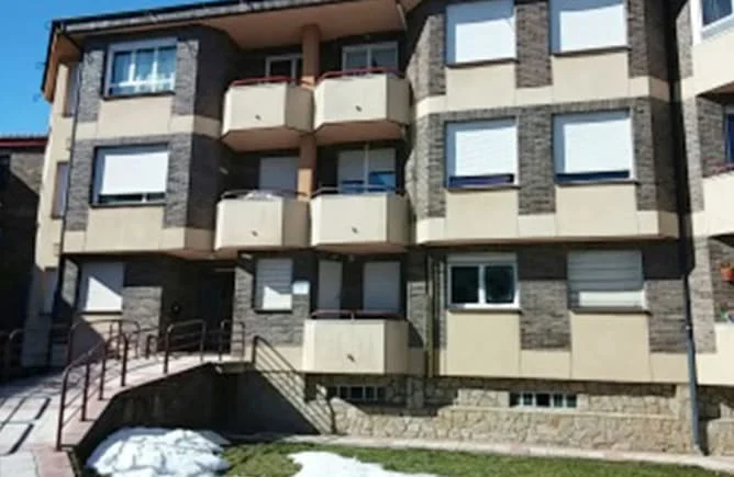 Three-bedroom share townhouse in Saelices