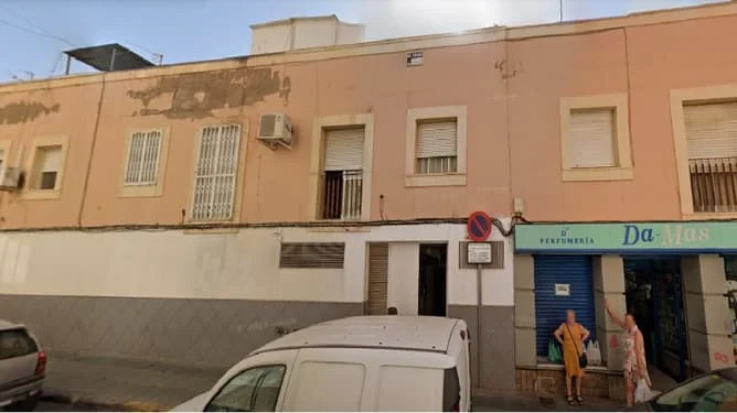 Nave ocupada de 900 m² en Peraleja