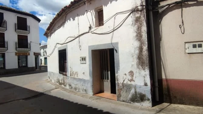 Two-bedroom 161 m² house in Castilblanco