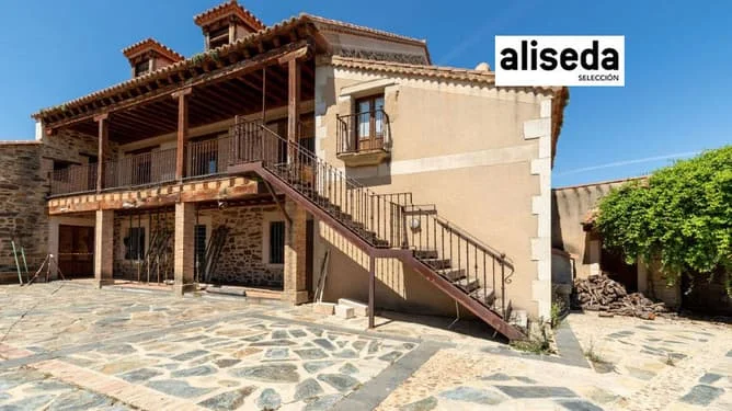 Rural three-floor house with six bedrooms