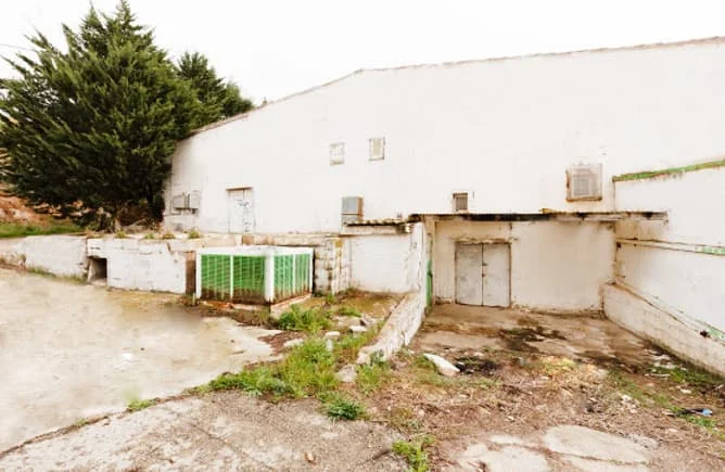 Industrial warehouse in Autol, 2,495 m²