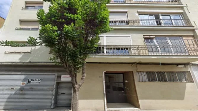 Piso alquilado en Salt con cuatro habitaciones