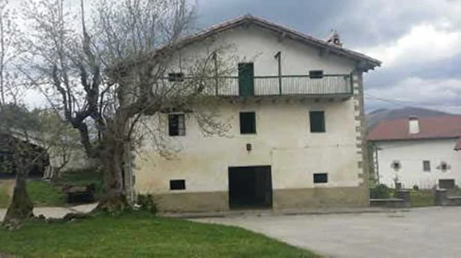 Casa adosada en copropiedad, 195 m² en Basaburua