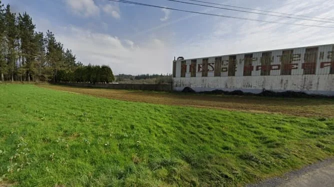 Nave industrial en Santa Comba, 871 m²