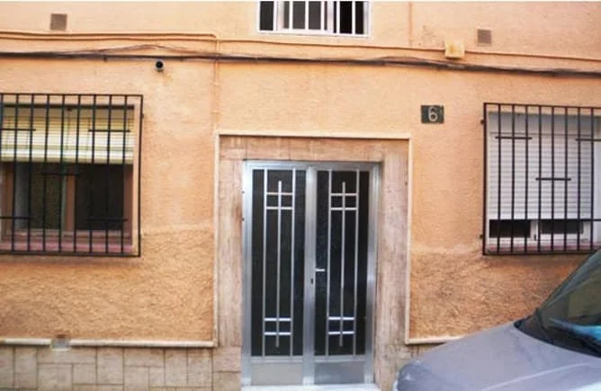 Piso ocupado de dos dormitorios en Almería