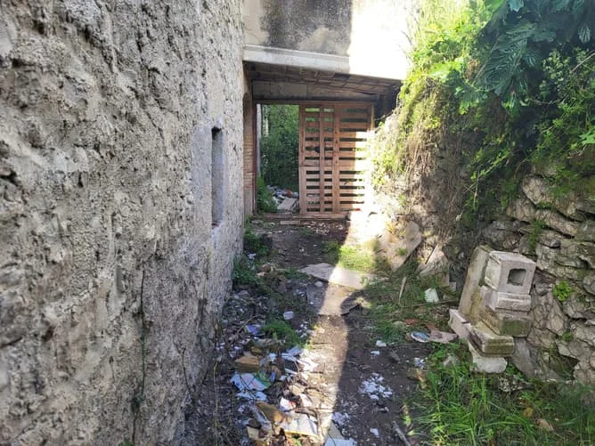 Rural plot near Pamplona, road access