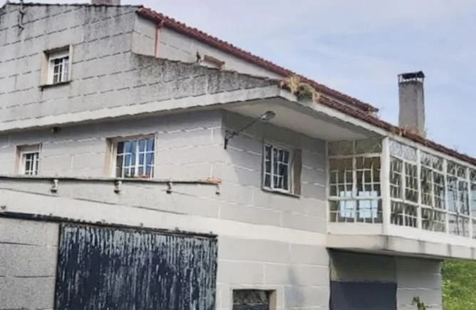 Amplia casa en Dozón con seis dormitorios