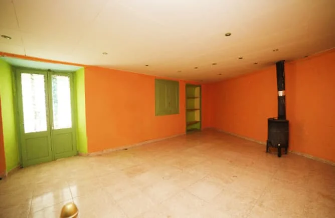 Occupied townhouse in La Fuliola, 317 m²