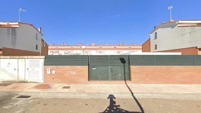Co-owned Badajoz townhouse, five bedrooms
