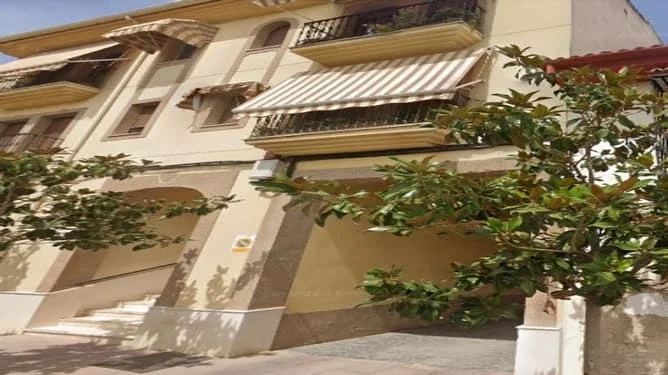 Auction house in Cabra, 176 m²