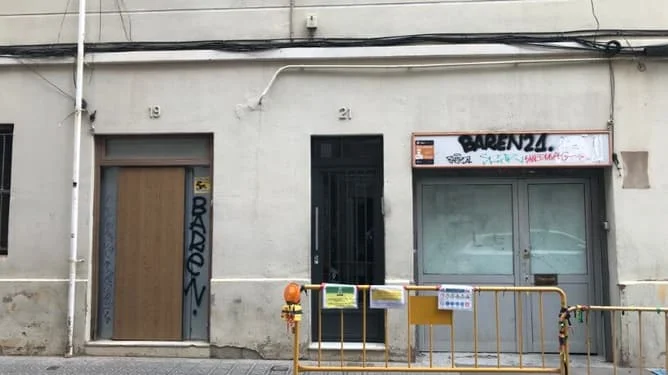 Local comercial ocupado de 100 m² en Sants
