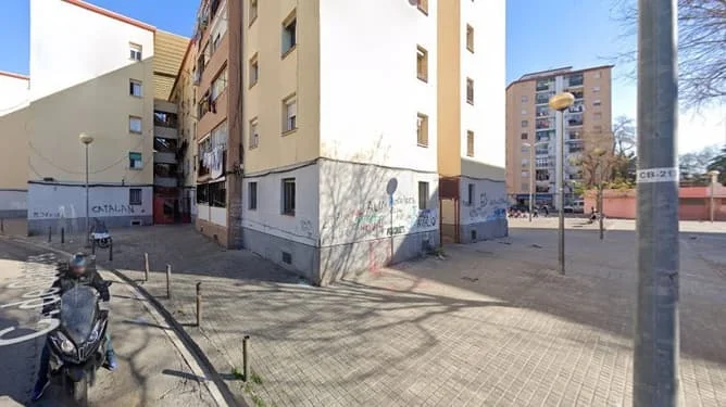 Tenanted Badalona flat, 3-bedroom investment