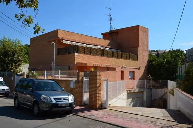 Garaje céntrico en Tarragona con acceso seguro