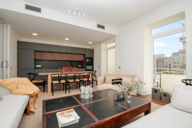 Central Barcelona flat, three bedrooms