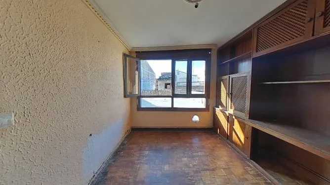 Piso céntrico en Lodosa con cinco habitaciones