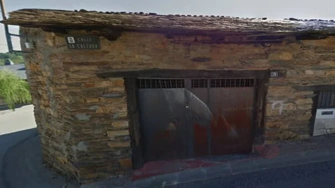 Auction house in Vega de Espinareda