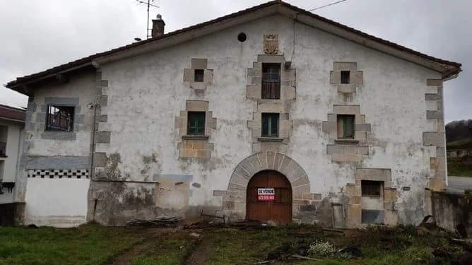 Three-bedroom house with private garden