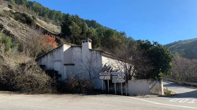 Casa ocupada en Montefrío, 4 habitaciones