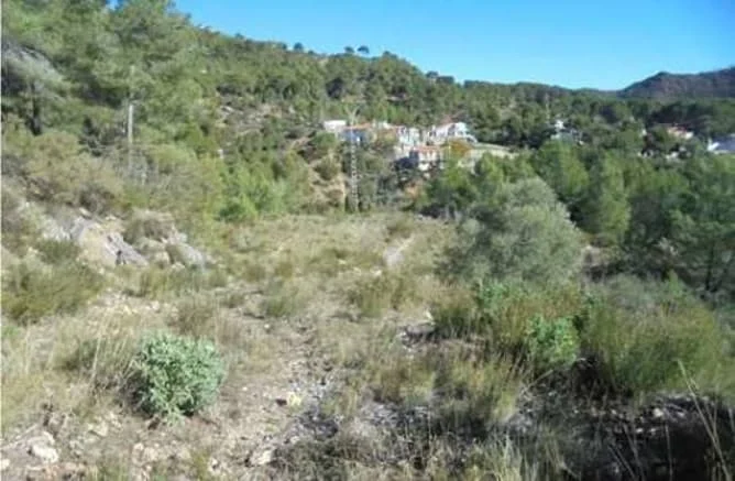 Residential land with 1,926 m² buildability