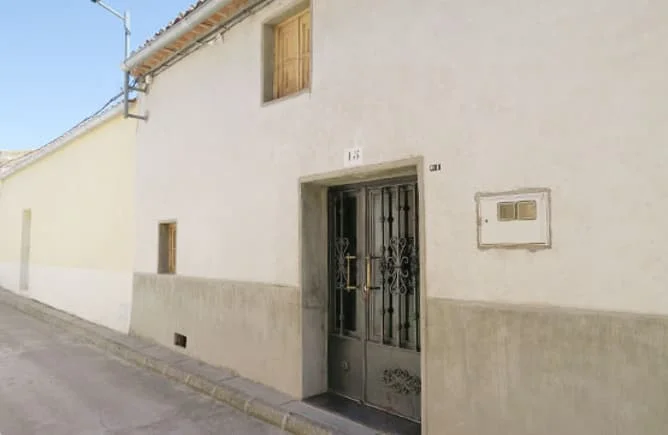 Rustic two-storey house, 3 bedrooms