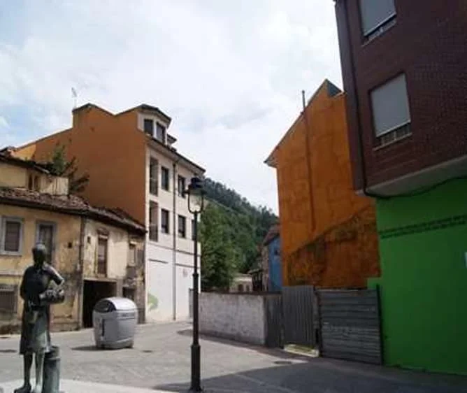 Urban Mieres plot, 491 m² buildability
