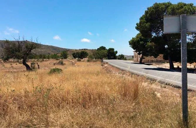 Gran parcela en copropiedad en Campello
