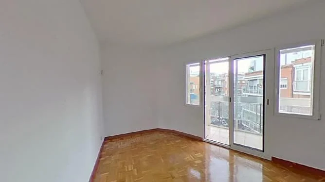 Tenanted Madrid flat, 3 bedrooms