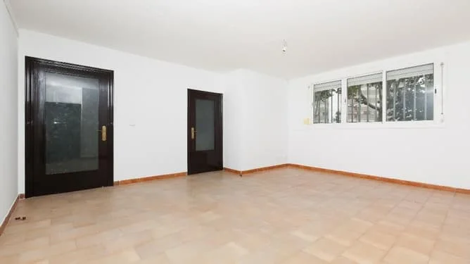Piso ocupado de tres habitaciones en Badia