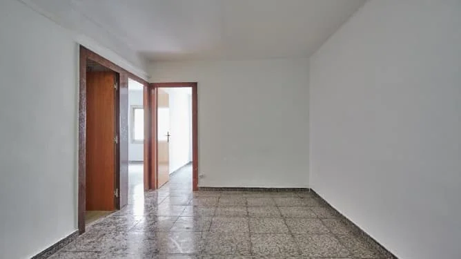 Central Hospitalet flat with 3 bedrooms