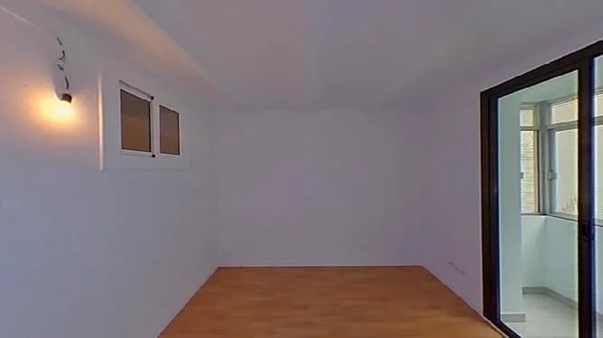 Tenanted Poble-sec flat, 3 bedrooms