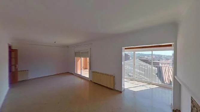 Rented Terrassa flat, four-bedroom investment