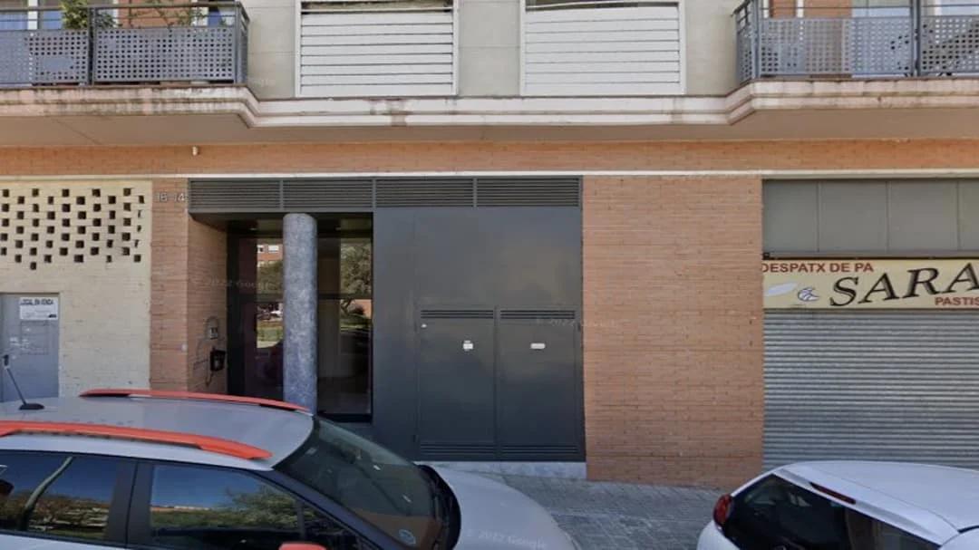 Tenanted Rubí flat, three-bedroom investment