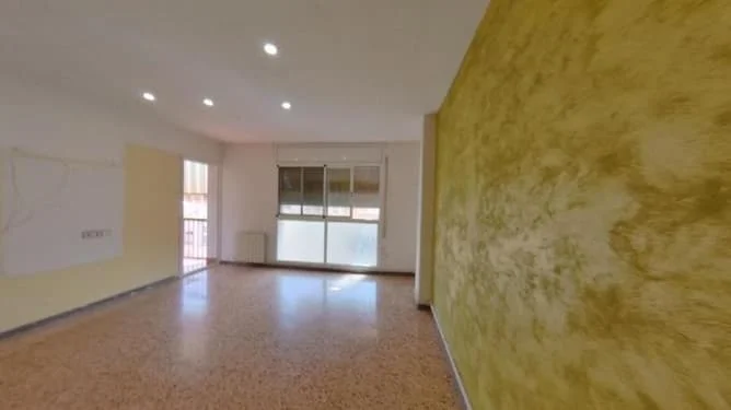 Piso de cuatro habitaciones alquilado en Constantí