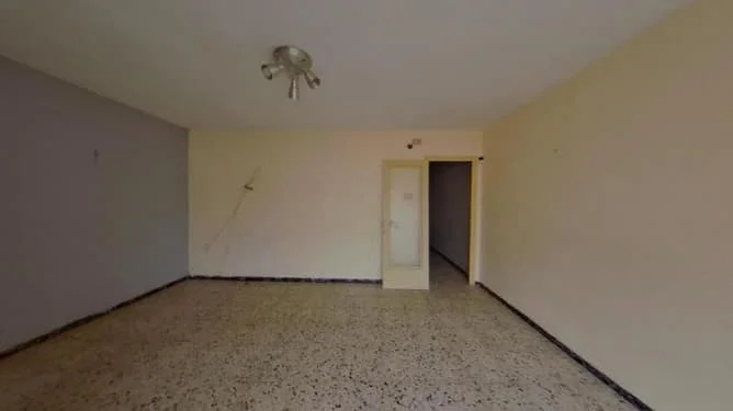 Piso alquilado en Terrassa con tres habitaciones