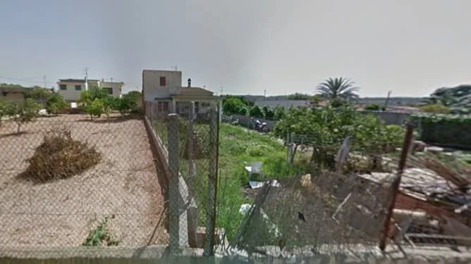 Occupied auction townhouse in Torre Veguer